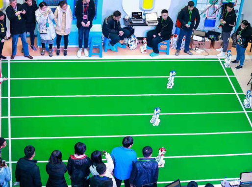 机器人比赛竞走、打高尔夫 软银机器人杯技能大赛召开
