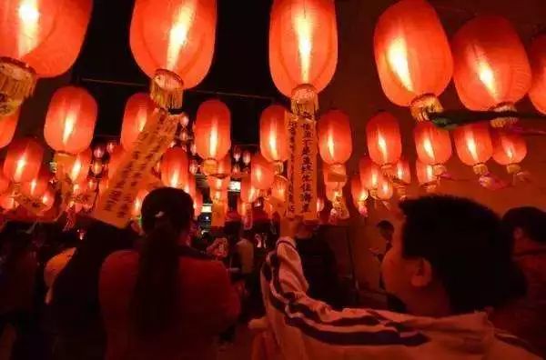 欢欢喜喜闹元宵,过完十五过完年!