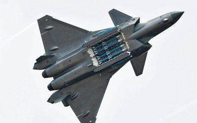 美军公布新型远程空空导弹,能够对抗中国霹雳-15吗?