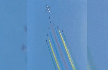 谁持彩练当空舞——飞行表演从看热闹到看门道