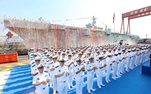 两栖攻击舰在海军中是什么角色?