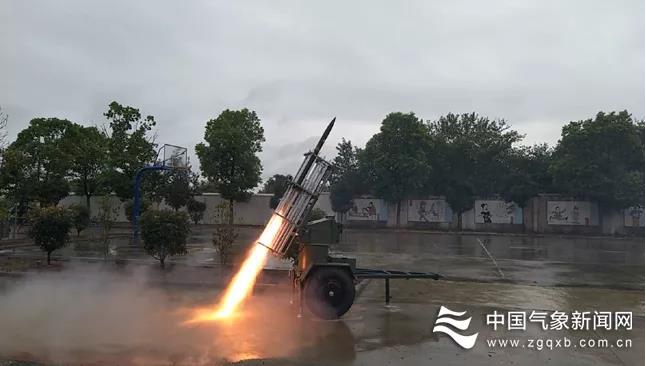 用炮弹打?人工增雨到底会不会污染空气?