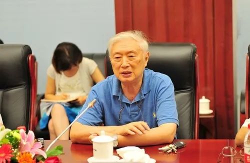 成功登顶珠峰的壮士超7000个,他们凭什么上热搜?