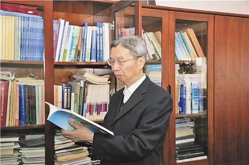 勇于创新 科技报国——记中国科学院院士陈俊武