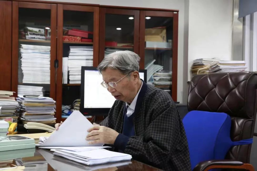 勇于创新 科技报国——记中国科学院院士陈俊武