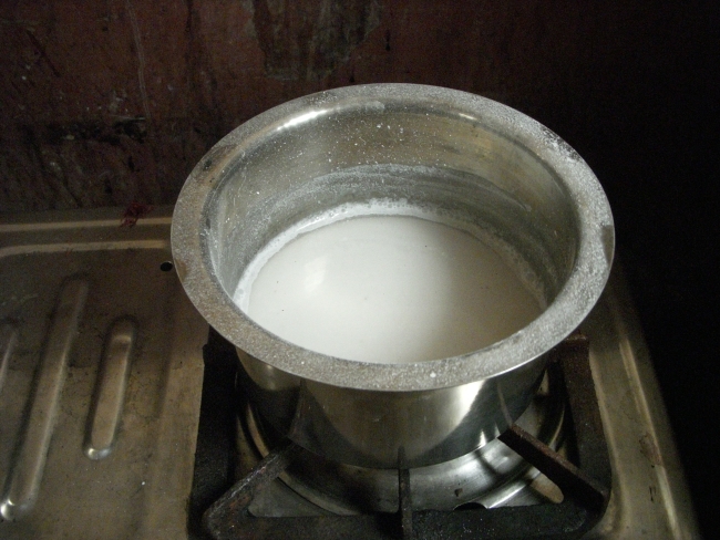 石灰水,氢氧化钙的饱和溶液的通俗名称。纯石灰水是无色澄清的溶液,有一种轻微的泥土气味和氢氧化钙的苦涩碱味。(来源:维基百科)-responsive 土遗址的防风化技术