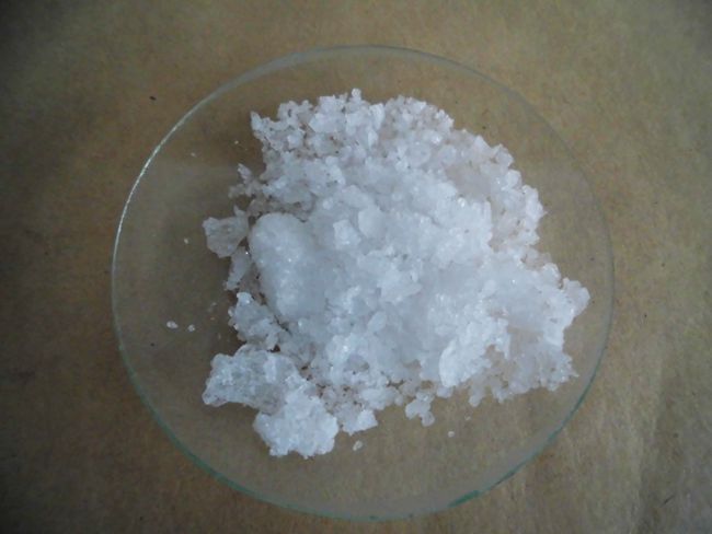 氢氧化钡通常外观为白色颗粒状(来源:维基百科)-responsive 土遗址的防风化技术