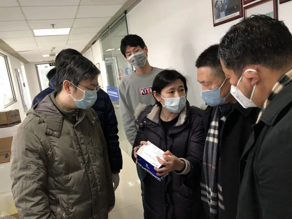 张小燕:挺膺负责 对抗病毒